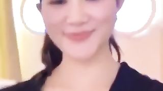 Gái Xinh Uplive Livestream Khoe Hàng