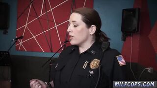 Blonde milf seduces neighbor Raw video seizes officer nailing a deadbeat