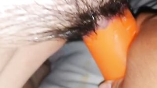 Teen Thai Orgasms with Carrots في سن المراهقة التايلاندية هزات الجماع مع ال