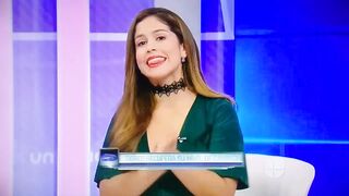 Ana Caty Hernández Goribuena En Minivestido Verde Piernona - YouTube (720p)