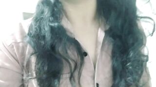 PAISHE LEKAR RASHMI BHABHI NE PADOSI LADKE KO APNI GAND CHOOT OR BOOBS DIKHAYE, indian hot girl pussy showing video call