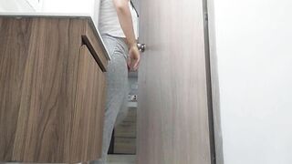 Recording my stepsister's big ass in the bathroom