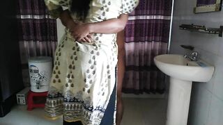 45 Year Old Neighbor Aunty Seduced Me By Seeing Her Big Ass While Combing Her Hair - Indian Desi Sex (Bbw)