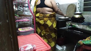 Kitchen Me Saree Pahana Desi Hot Aunty Ki Chudai - (55 Year Old Tamil Aunty Fucks In The Kitchen)