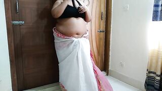 Indian Desi stepmom Mera Bada Lund Chahta Hai - Jab Papa Ghar Par Nahi Hote To Maa Mujhe Bulate Hai Aur Jabardast Choda