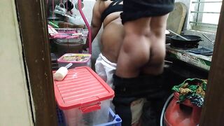 (Tamil Maa Ki Jabardast Chudai Beta) Desi Hot Step Mother Fucked In The Kitchen - Hindi Audio