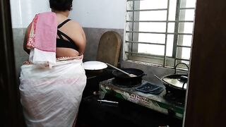 (Tamil Maa Ki Jabardast Chudai Beta) Desi Hot Step Mother Fucked In The Kitchen - Hindi Audio