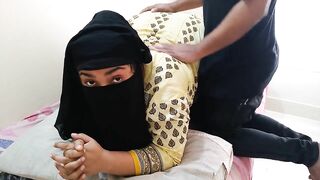 Pakistani hot aunty (Nadia) Ex boyfriend ko ghar le ate hain aur chudai karati hain, jab ghar mein koi nahin hota hai