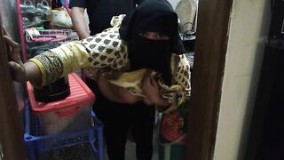 (Kitchen Ne Jabardast Meri Chudai) Neighbor Fucks Tamil Muslim Hot Aunty While Cooking - Indian Sex