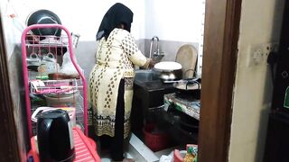 (Kitchen Ne Jabardast Meri Chudai) Neighbor Fucks Tamil Muslim Hot Aunty While Cooking - Indian Sex