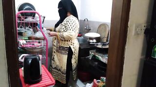 (Kitchen Ne Jabardast Meri Chudai) Neighbor Fucks Tamil Muslim Hot Aunty While Cooking - Indian Sex