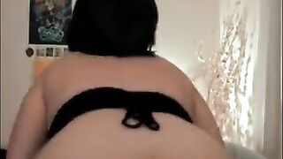 Chubby Goth Slut twerks for you