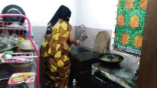 (Aram se chodo, drd ho raha hai) I fucked Indian aunty in the kitchen while she was cooking - Clear Hindi Audio