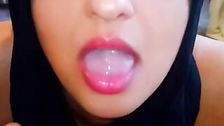 Cum Spills From Muslim Teen's Mouth [DO4]