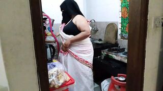 (Tamil Maid Ki Jabardast Chudai malik) Indian Maid Fucked by the owner while cooking in kitchen - Huge Ass Cum