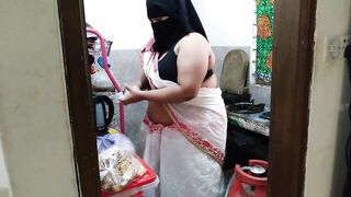 (Tamil Maid Ki Jabardast Chudai malik) Indian Maid Fucked by the owner while cooking in kitchen - Huge Ass Cum