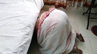 Pakistani Hot Stepmom Gets Stuck While Sweeping Under The Bed When Stepson Fucks Her & Cum Out Her Big Ass - Family Sex