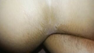 Milf puta, si masturba adentro de conchi y con un big dildo... Triple vaginal con creampie