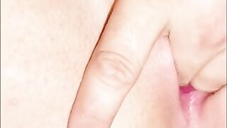 CLOSE UP PUSSY PLAY!!! BOYFRIEND FINGERS TIGHT PUSSY!! ASMR WET PUSSY SOUNDS!!