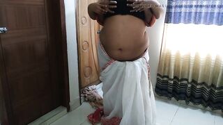 (35 sal Priya Bhabhi Ko chudai Jabardast) ghar jhado lagane ka samay - painful sex