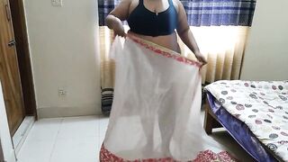 Indian sexy bhabhi (priya chatterjee) gets fucked while wearing saree - Desi Homemade