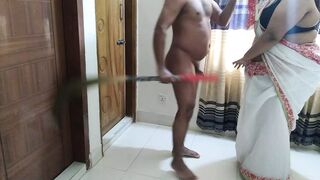 Priya Chatterjee (55-year-old Pakistani maa ko chudai maja) Fuck stepmom while sweeping the house - Hindi & Urdu