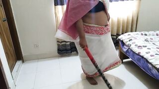 Priya Chatterjee (55-year-old Pakistani maa ko chudai maja) Fuck stepmom while sweeping the house - Hindi & Urdu