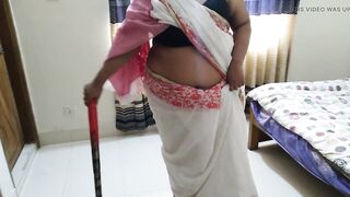 Priya Chatterjee (55-year-old Pakistani maa ko chudai maja) Fuck stepmom while sweeping the house - Hindi & Urdu