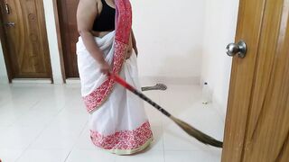 Ghar jhadu lagate hue maa ko chodane par Jabardast apni Beta - Hindi Audio (Indian Sex)