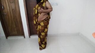 Desi Hot aunty in saree without blouse jabardasti fucked by neighbor boy - Sexy Aunty ko Mast Chudai (Huge anal cumshot)