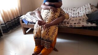 Hot Priya Aunty kam wali ke sath kya Kand - Priya aunty fucked a guy while he was masturbating (Indian sex)