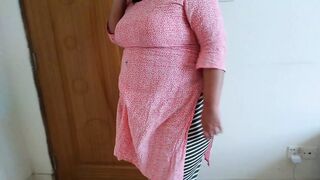 45y Old (Priya Aunty) bakaya paisa lene aye the, paise ke badle padose se kiya Chudai Jabardast & cum- Hindi Audio