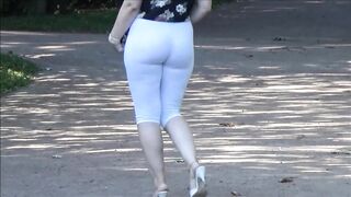 Ass in Leggigs in public