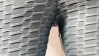 Slut in tik tok leggings can't hold her piss