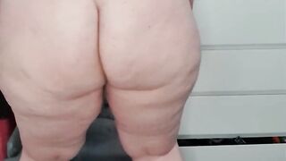 This Dutch MILF is Twerking her Big ASS in SlowMotion with Close ups from her Anus