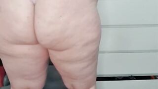 This Dutch MILF is Twerking her Big ASS in SlowMotion with Close ups from her Anus