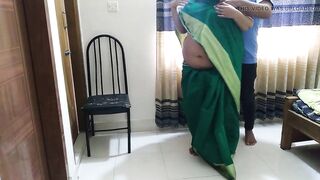 35 Year Old (Ayesha Bhabhi) bakaya paisa lene aye the, paise ke badle padose se kiya Choda Chudi, Hindi Audio - part-2