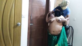 Hindustan Hot Savita aunty seduce electrician while he repairing light (Light mistri ke sath kya kand) Hindi audio