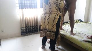 Desi Tamil Moti Gand Wali Aunty ko Jabardasti chudai (Hand's Tied & fucked by Indian Hot aunty) Huge cum Inside Pussy