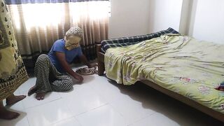 18y old workman was cleaning the house when 55-year-old lady boss came & Fuck him roughly (Desi Jabardasti choda chdi)