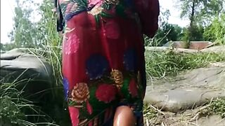 My fat wife He is take a shower in river