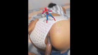 Trío con Spiderman y mi hermanastra culona