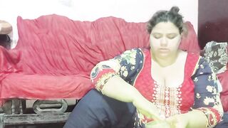 Pakistani House Wife clean Phudi