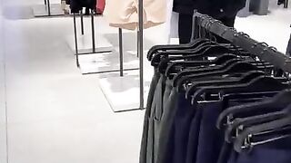 Cumslut took him to the changing room to suck his dick