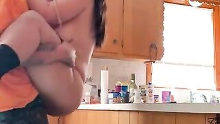 Cheating Wife Sneaks out from Work for a Huge Load inside her Fertile Pussy