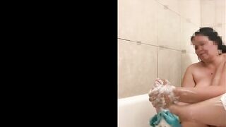 TIna Latina Bathtime