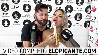 KAREN JAZMIN MUESTRA EL CULO EN EL CUARTO PICANTE CON ELO PODCAST