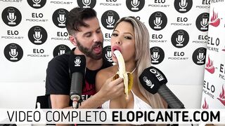 KAREN JAZMIN MUESTRA EL CULO EN EL CUARTO PICANTE CON ELO PODCAST