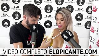 KAREN JAZMIN MUESTRA EL CULO EN EL CUARTO PICANTE CON ELO PODCAST