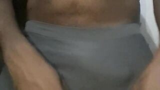 fazendo o pau crescer na cueca